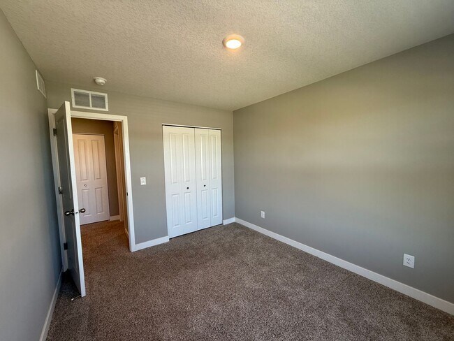 Building Photo - Comfort & Space Await in This Stunning 4BR Dayton Home
