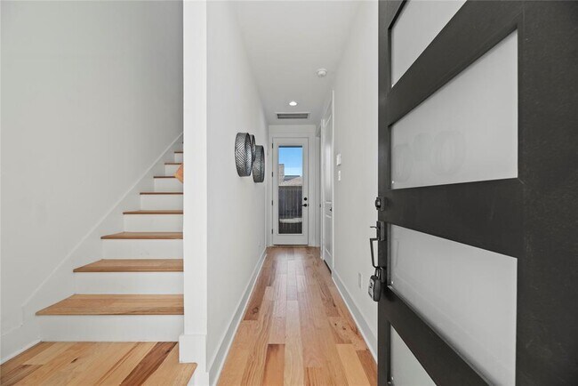 Building Photo - 424 Sikes St