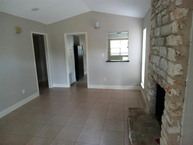 Building Photo - 9939 Quail Blvd