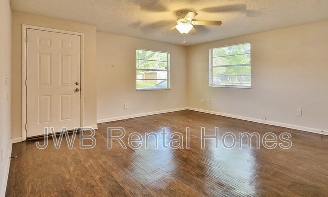 Building Photo - 7635 McCowan Dr