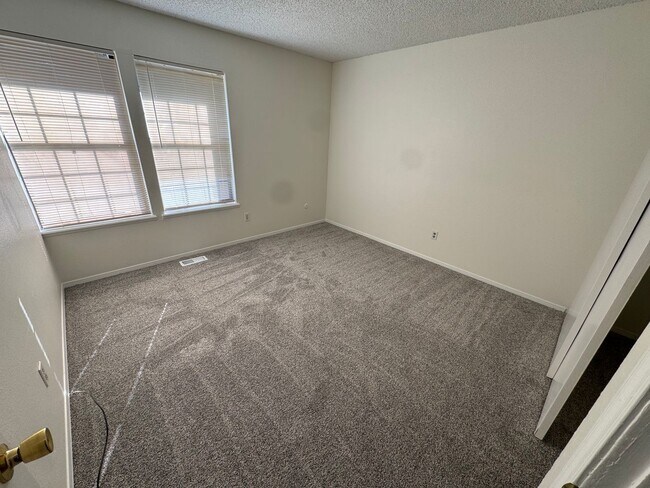 Building Photo - Live in the Timbers