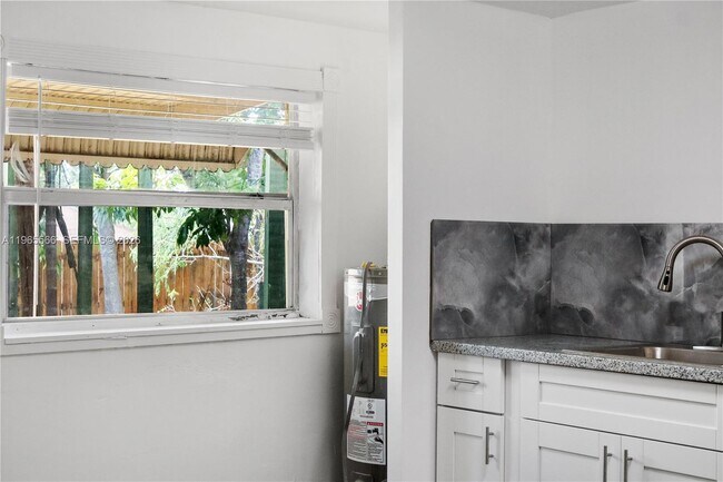 Building Photo - 5831 Taylor St