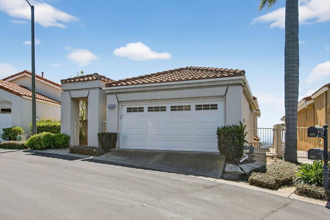 Building Photo - The Ultimate Coastal Escape: 3 Bedrooms with Panoramic Ocean Views in Gated Waterford Pointe!