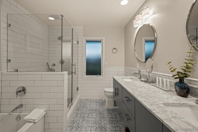 Building Photo - 7201 Country Club Dr