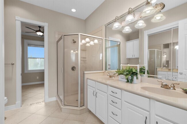 Building Photo - 168 Lake Point Blvd