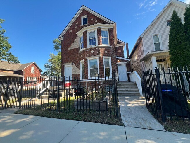 Building Photo - 2020 24th St