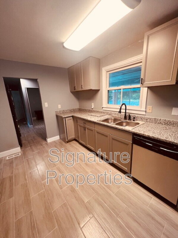 Building Photo - 13225 Old Happy Hill Rd