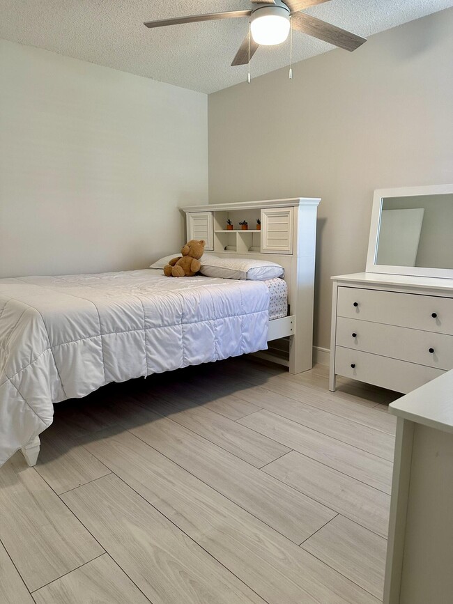 Building Photo - 22670 Vistawood Way