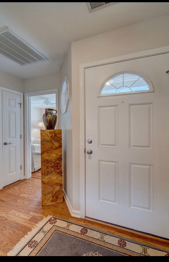 Building Photo - 1040 Bridgeport Way