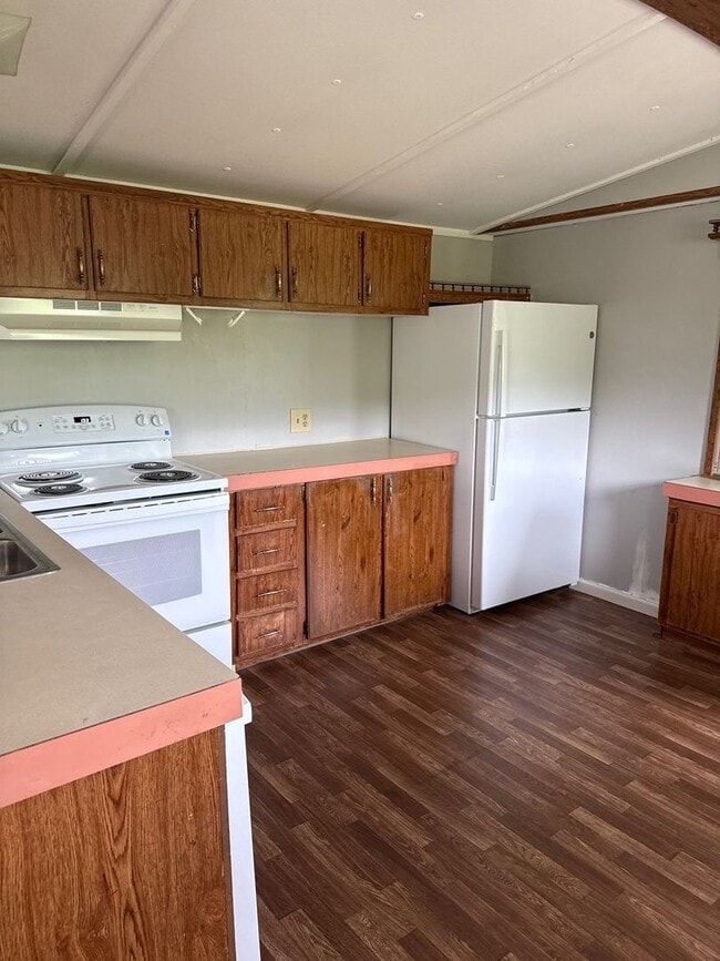 Building Photo - 2-Bedroom, 2-Bath Trailer with Scenic Views in Sparta, TN