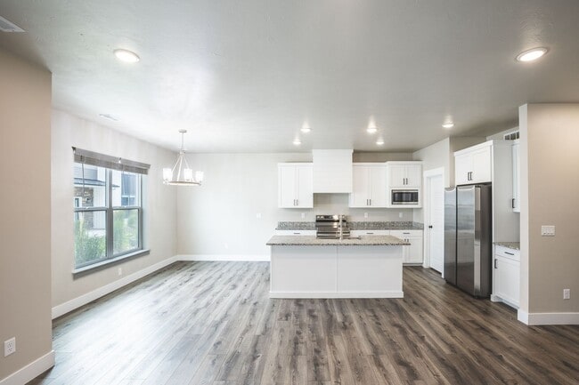 Building Photo - MODERN 4 BED 3 BATH TOWNHOME IN SUGAR CITY