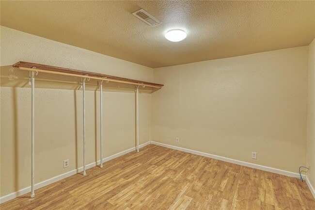 Building Photo - 296 Hartt Hill Dr