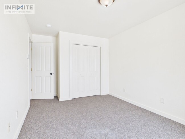 Building Photo - 215 S 18th Ave