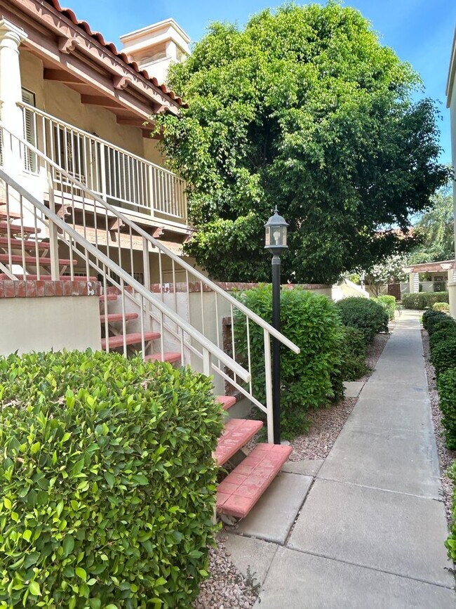 Building Photo - Spacious 2 Bedroom, 2 Bathroom Condo