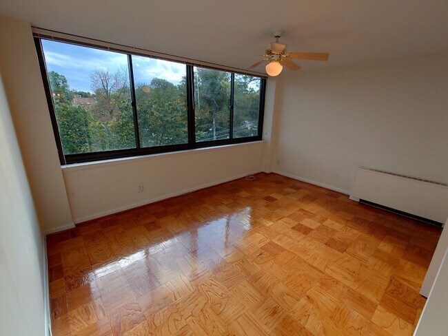 Building Photo - 600 Roosevelt Blvd