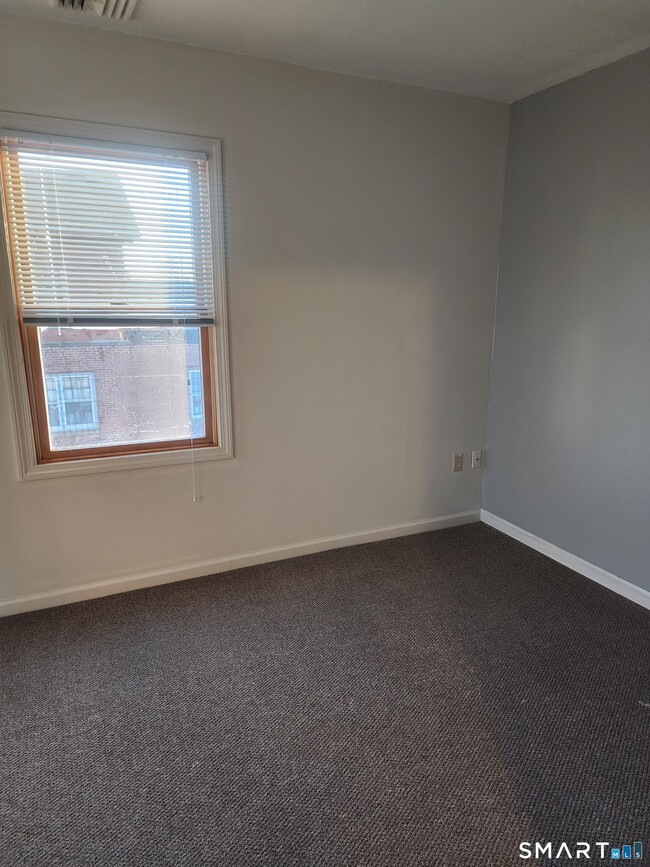 Building Photo - 625 North Ave