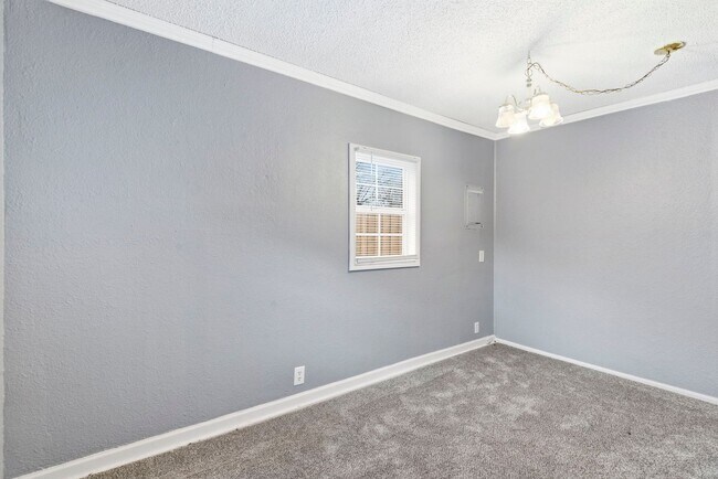 Building Photo - 3 Bed | 1 Bath | FULLY Remodeled | FULLY Fenced Yard | Springfield MO | PETS WELCOME!