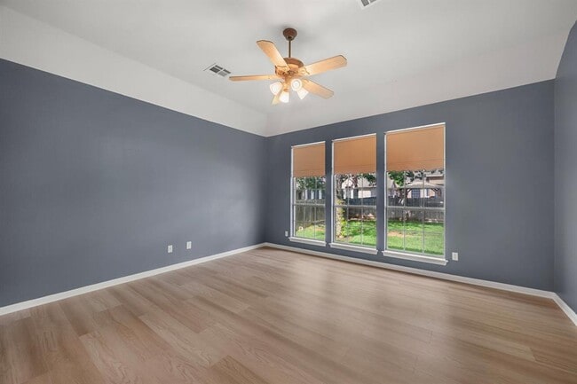 Building Photo - 15041 Calaveras Dr