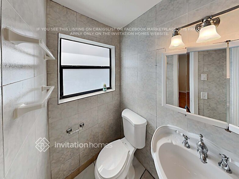 Building Photo - 3660 SW 2nd St