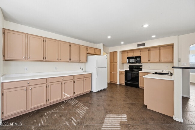 Building Photo - 5011 W Kristal Way