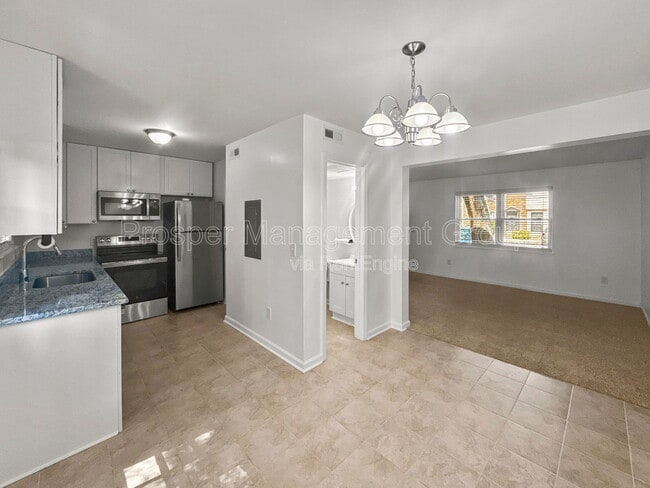 Building Photo - 415 Parkdale Dr