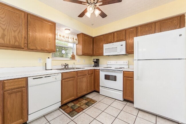 Building Photo - 902 Charleston Way Dr