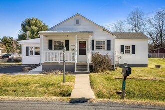 Building Photo - 1807 Orchard Ln