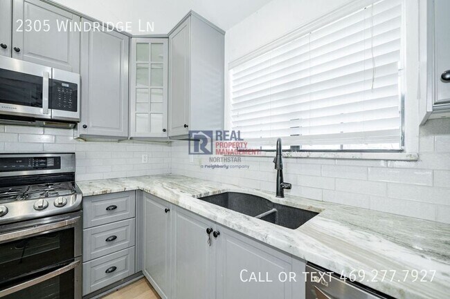 Building Photo - 2305 Windridge Ln