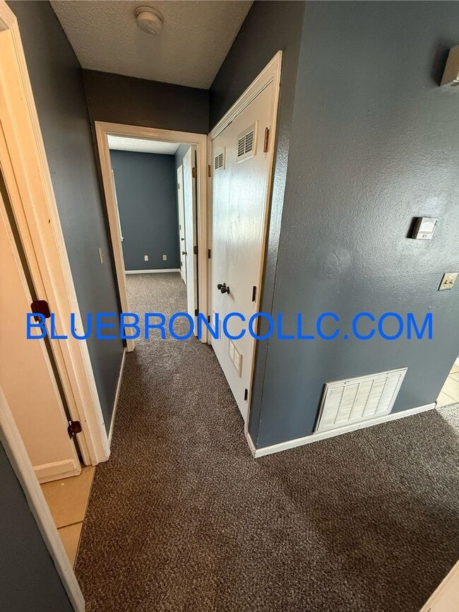 Building Photo - Cute 2 bedroom 1 bathroom home with a 1 ca...