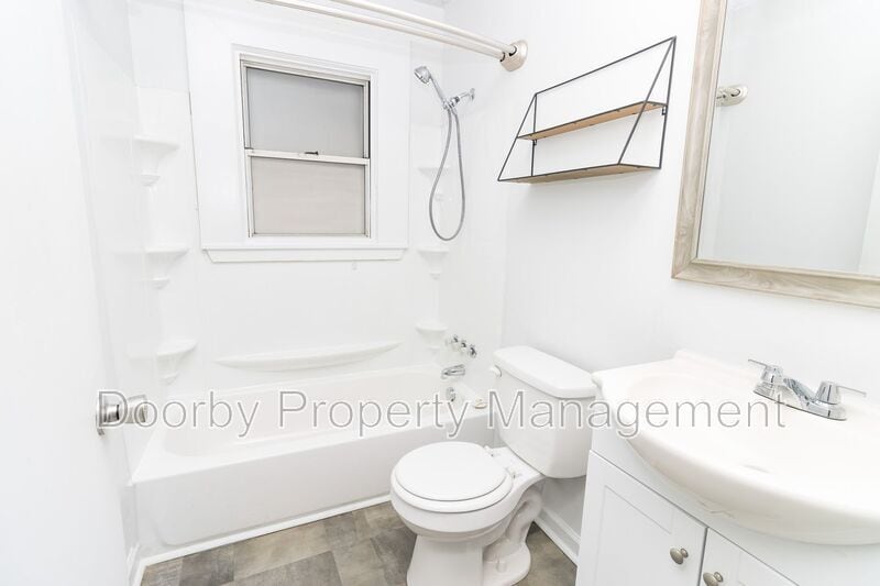 Building Photo - 4913 Carolyn Ln