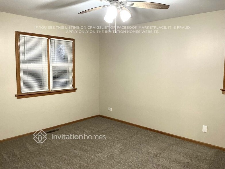 Building Photo - 800 E Belmont Ave