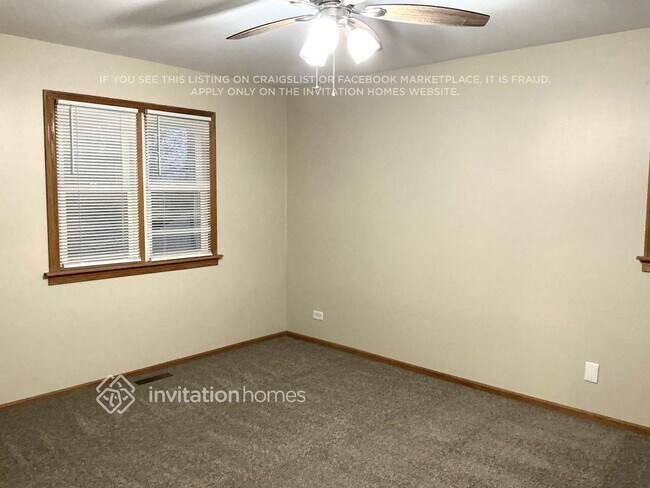 Building Photo - 800 E Belmont Ave