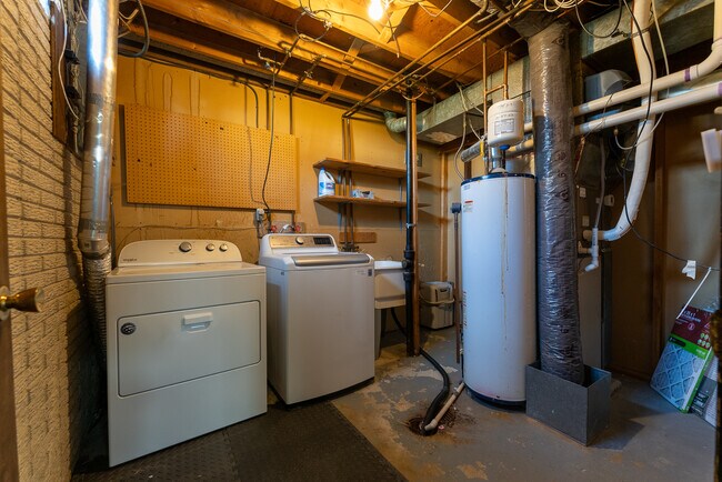 Washer/Dryer - 4012 E 24th St