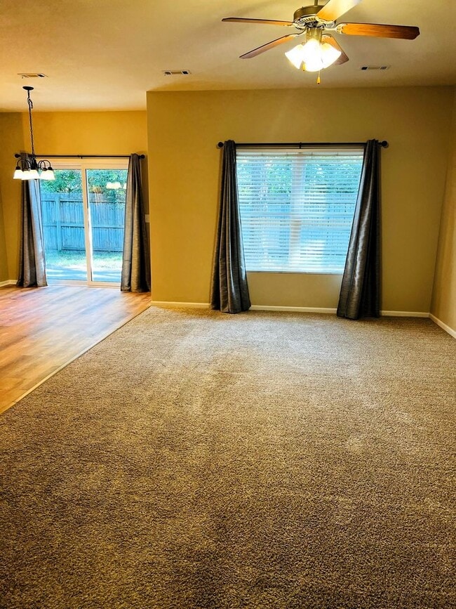 Building Photo - Charming 3-Bedroom Home with Modern Amenities and Elegant Finishes