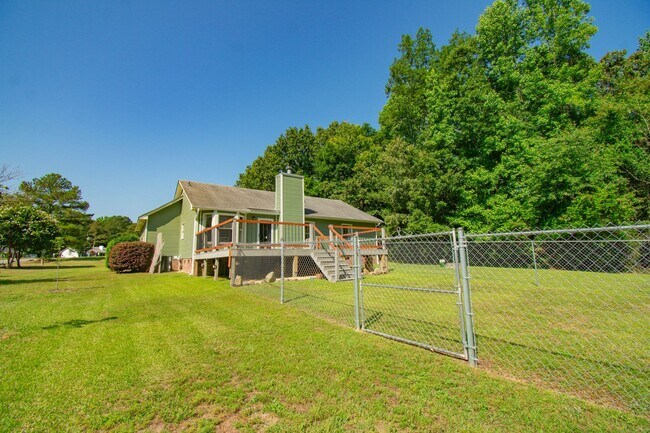 Building Photo - 20 N Hillside Dr