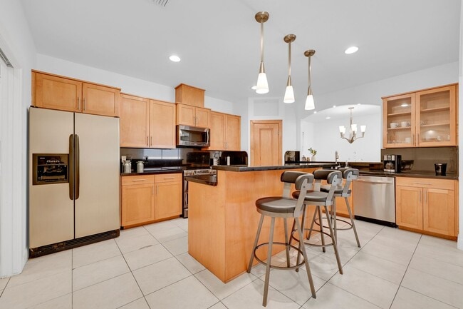 Building Photo - Fully Furnished & Move-In Ready!