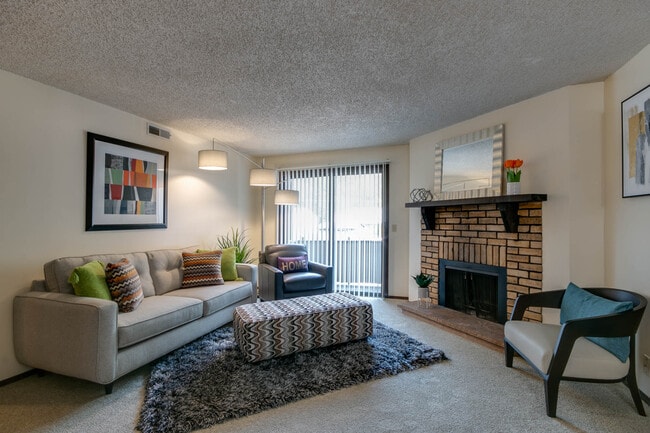 Building Photo - 2000 College Heights Rd