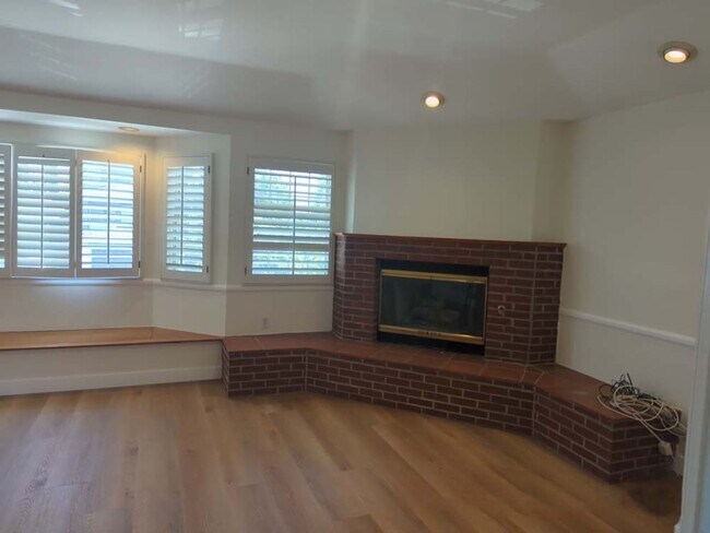 Building Photo - Beautiful and Spacious 4 Bed, 3 Bath Home ...