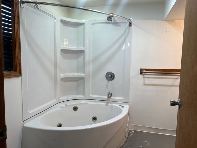 Building Photo - Updated 3-Bed Ranch in Plain Local Schools! Fenced Yard & Jetted Tub