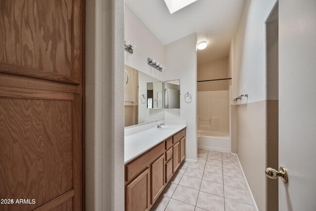Building Photo - 81 S Criss Pl