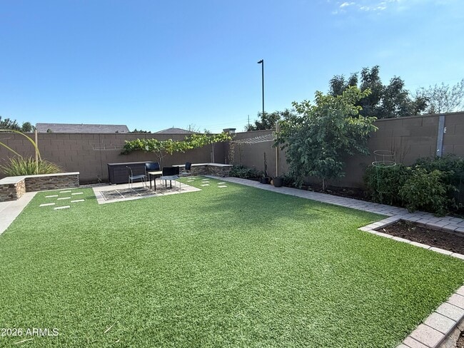 Building Photo - 127 E Gemini Pl