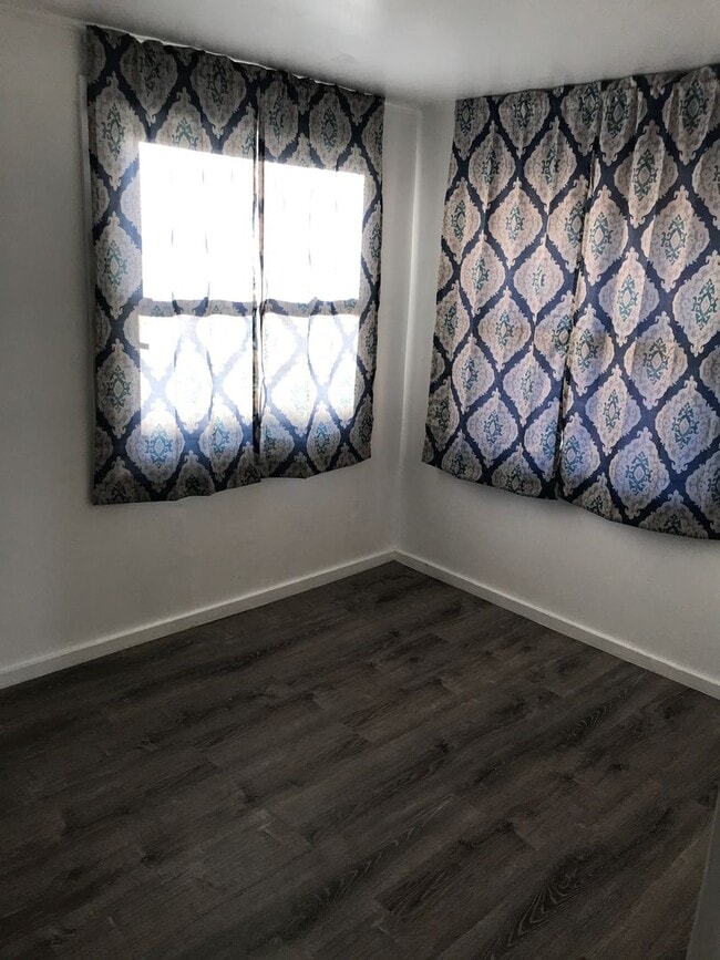 Building Photo - Cabin Style Rental in Rifle!