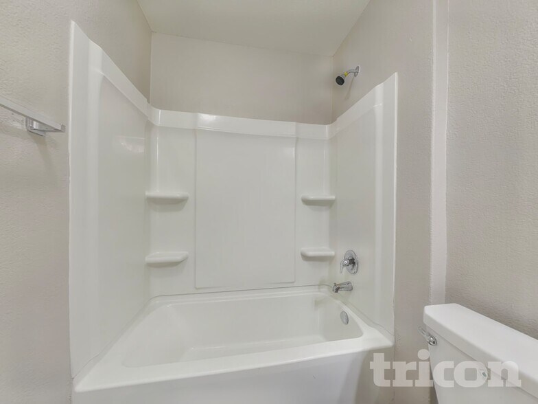 Building Photo - 424 Mallow Dr