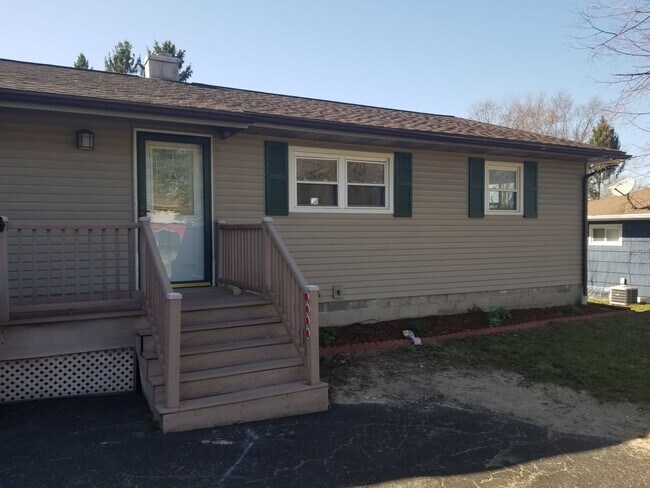 Building Photo - 577 Pinnacle Rd