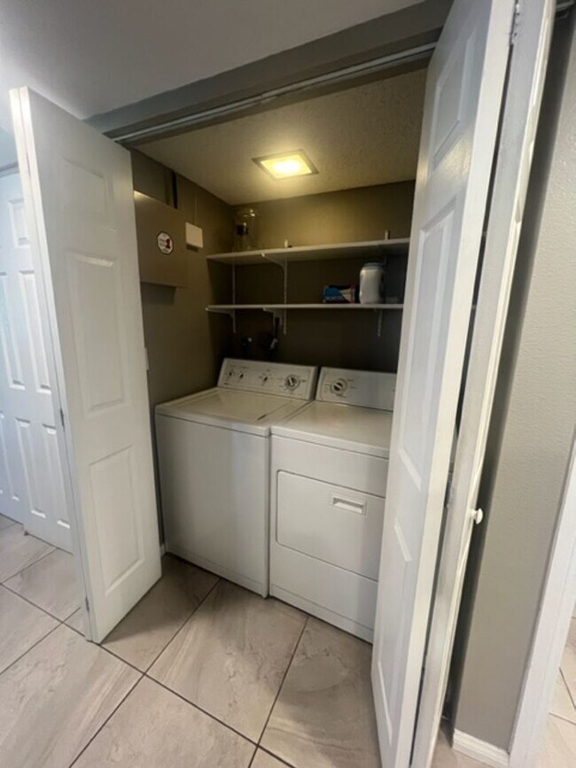 Building Photo - 3 Bed / 2 Bath House at INDIAN PALMS CC** ...