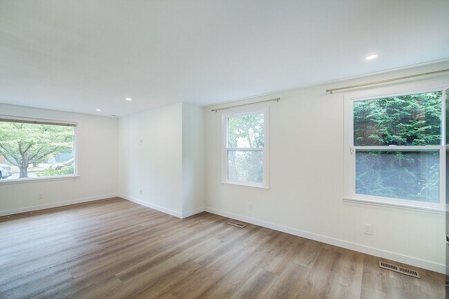 Building Photo - 3bd/1.5ba Seattle House