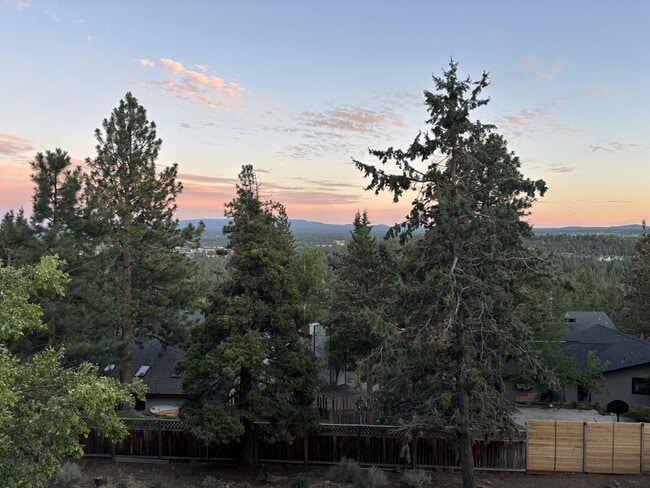 Building Photo - Light-Filled Bend Split-Level with Mountain Views & Flexible Space