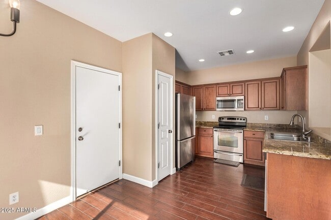 Building Photo - 1705 E Joseph Way