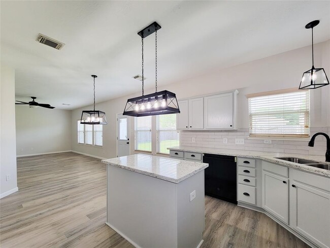 Building Photo - 21539 Kings Bend Dr