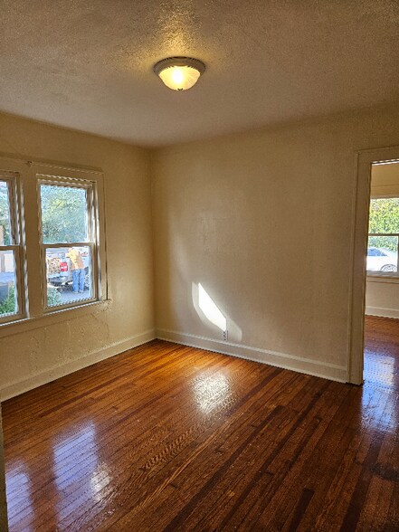 Building Photo - 1008 Muncie